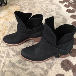 UGG Elora Nubuck Bootie
